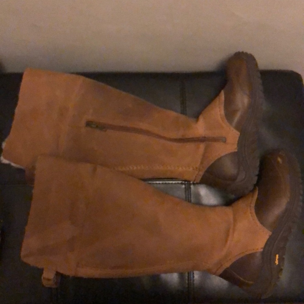 Barley worn! UGG Miko Boot!